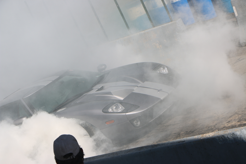 Illustration for article titled National Hero Enters Ford GT In Burnout Contest To Smoke The Meats